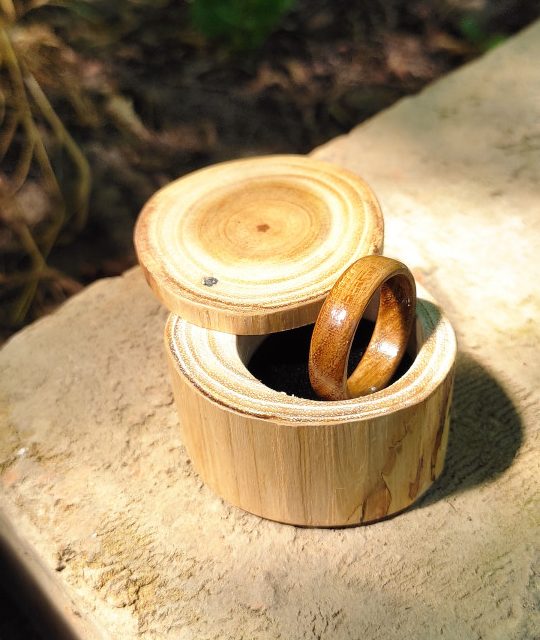 IMG-20240727-140302-e1722091135858.jpg Ručno Rađena Drvena Kutija za Prstenje