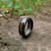 Unikatni-Prsten-od-Orahovog-drveta-i-crne-epoxy-smole.jpg Prsten 'Black Edition'