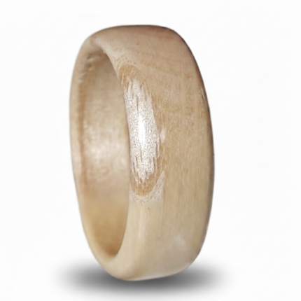 Drveni prsten od jasena – ručno rađen, prirodni godovi i svetlo braon boje