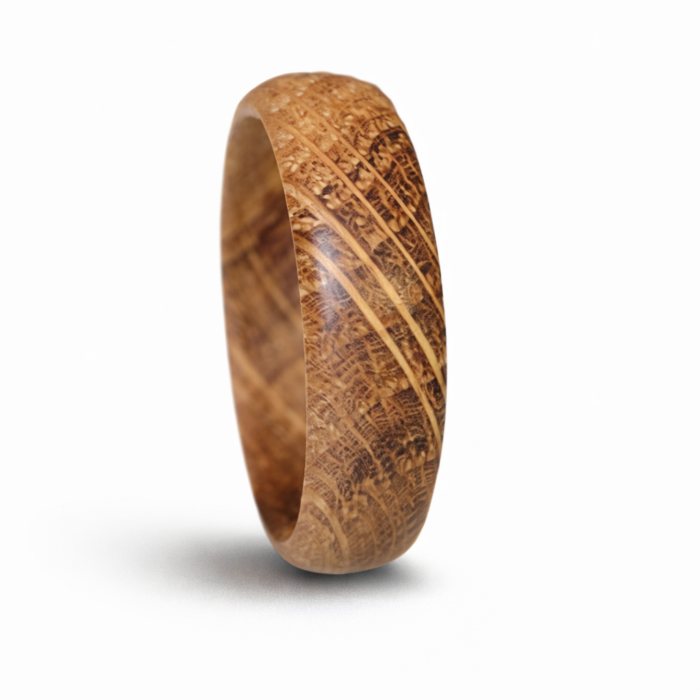 Drveni prsten od hrasta – ručno rađen, prirodni godovi i braon boje