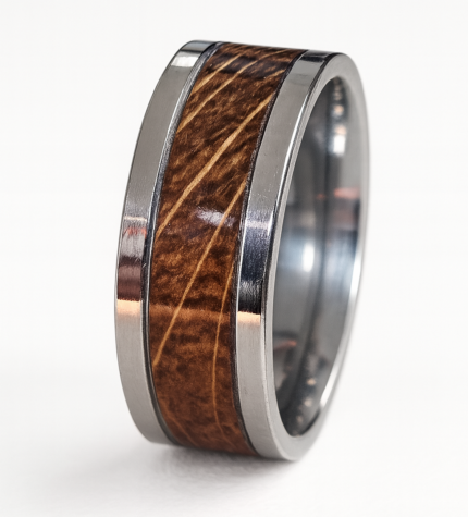 Prsten od tamnog bresta sa hirurškim čelikom – ručna izrada